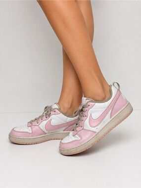 Nike Kids Low-Top Sneakers in Light Pink and White